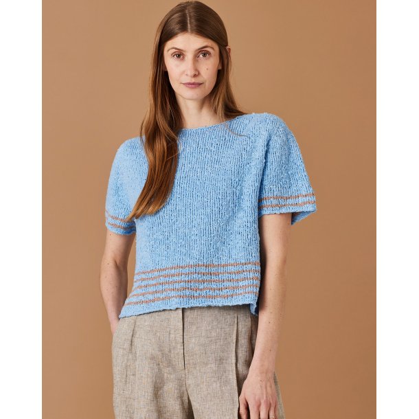 T-shirt med sadelskulder &amp; striber  Gratis med k�b af garn til opskriften.