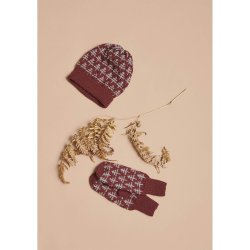 Hue og vanter med trer af Cecilie Skog. Til brn