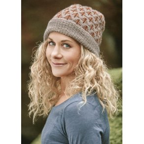 Hue og vanter med trer af Cecilie Skog. - Str. Dame