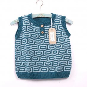 Drengevest med strukturmnster.