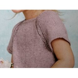 Kjole med hulsnoninger.